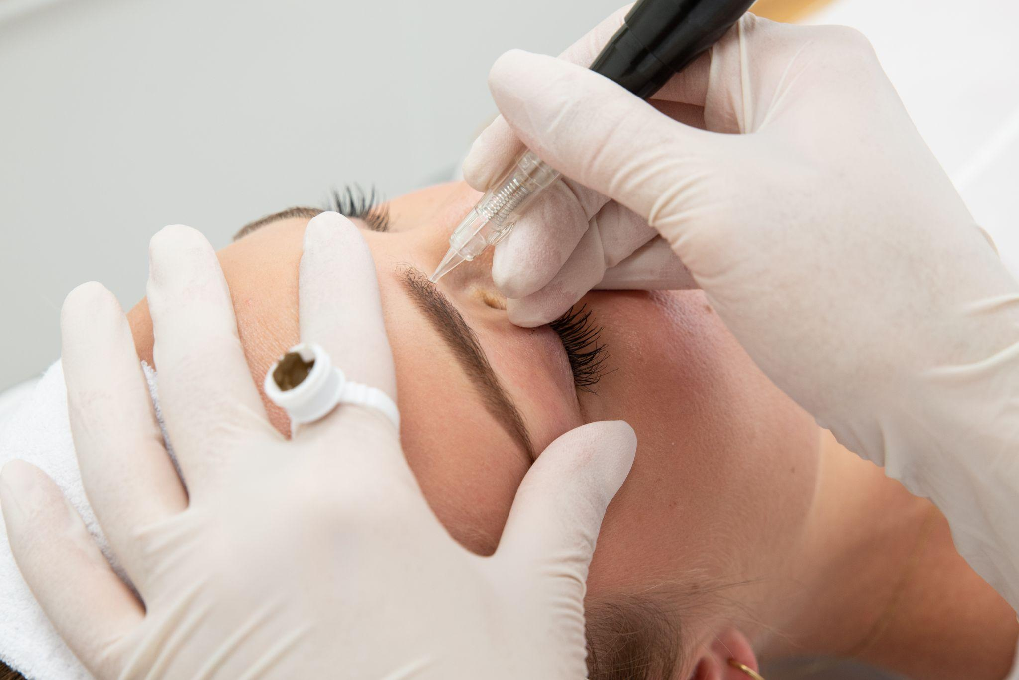 アートメイクのダウンタイムはいつまで？部位別の特徴や注意点を解説